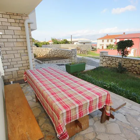 Apartment Pag 9388c